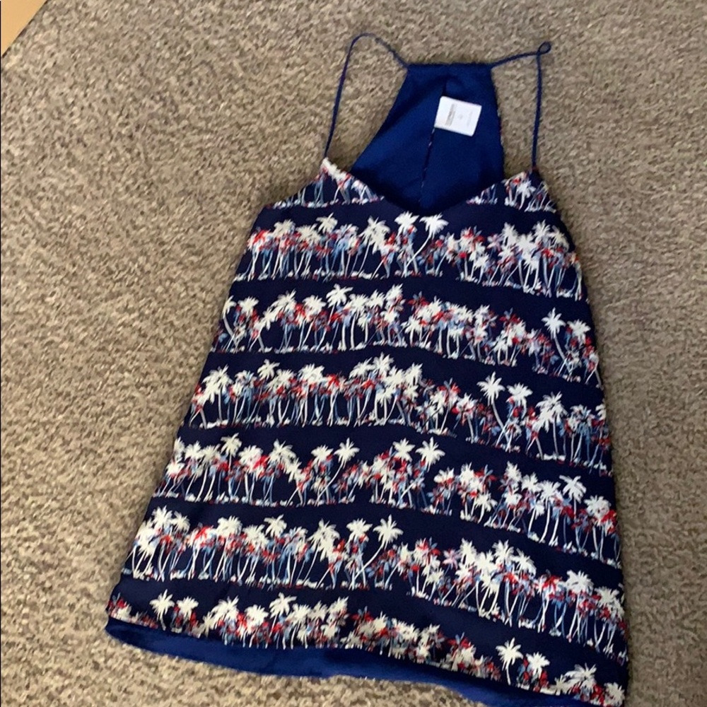 Express Reversible flowy tank- two shirts in one! - Picture 4 of 6